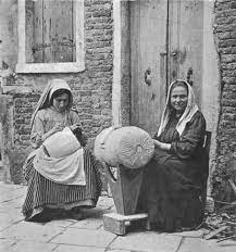 Encaje de bolillos, la tradición que vive en Pellestrina