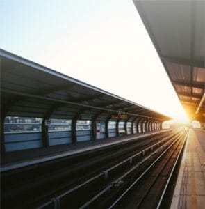 En tren
