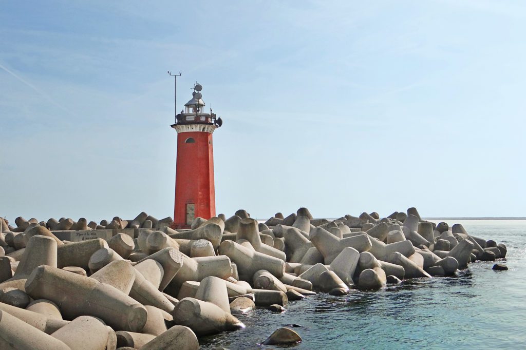 Puerto y faro de San Nicolò